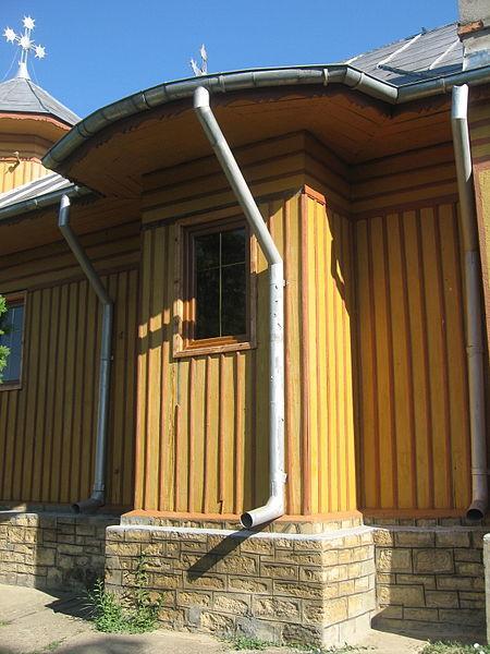 Biserica - vedere exterioară