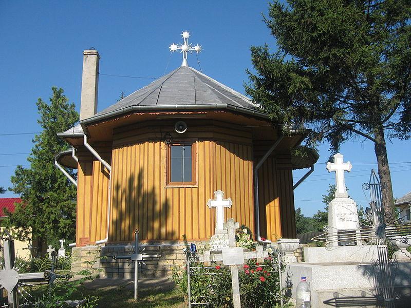 Biserica - vedere exterioară