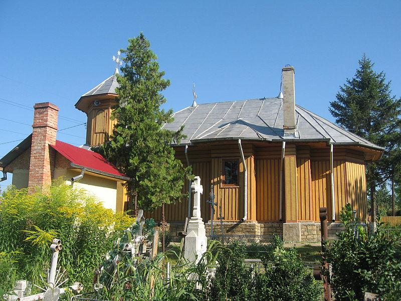 Biserica - vedere exterioară