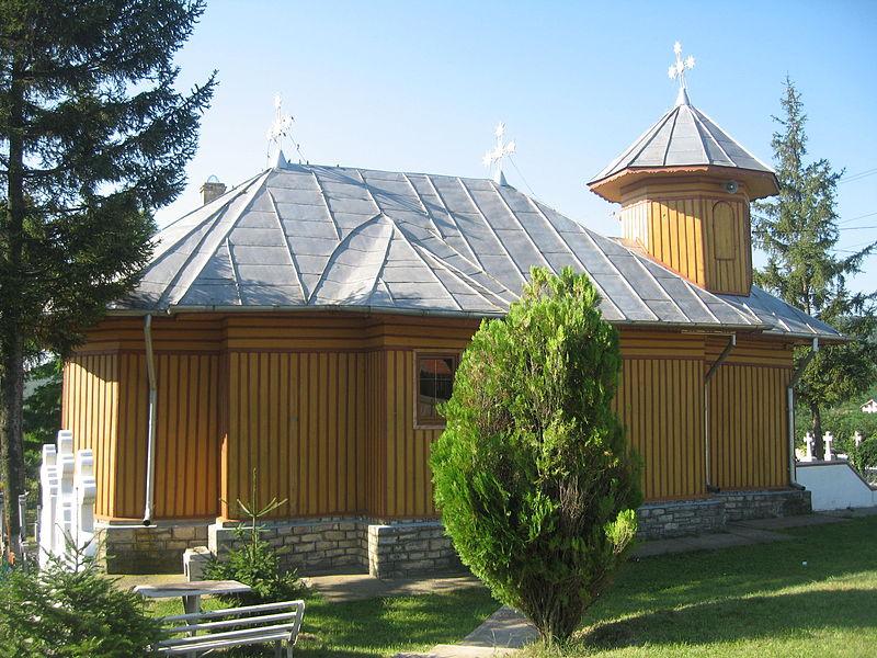 Biserica - vedere exterioară